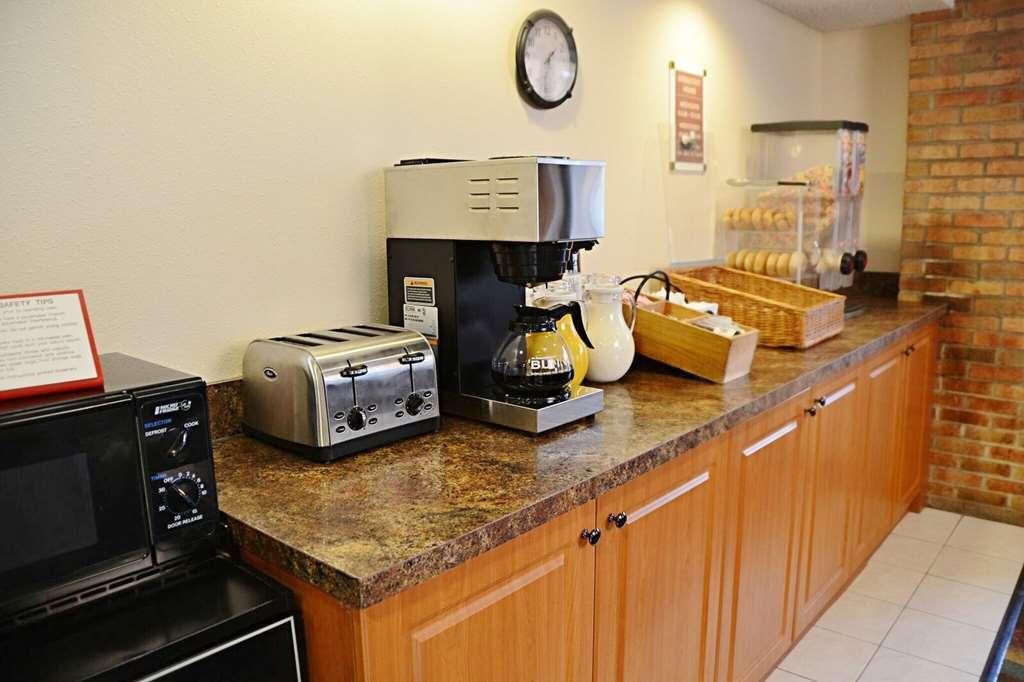 Hotel Country Hearth & -
