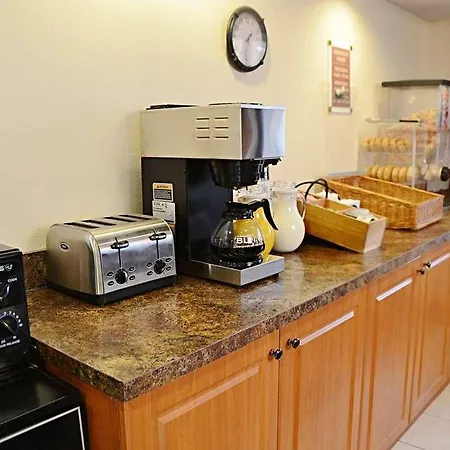Country Hearth Inn & Suites - Kenton 
